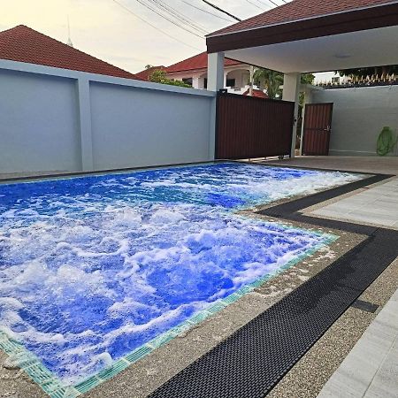 Private Pool Villa With Jacuzzi At Royal Park Village - Walk To The Beach - 6 People - Max 3 Males (Adults Only) Jomtien Beach Εξωτερικό φωτογραφία