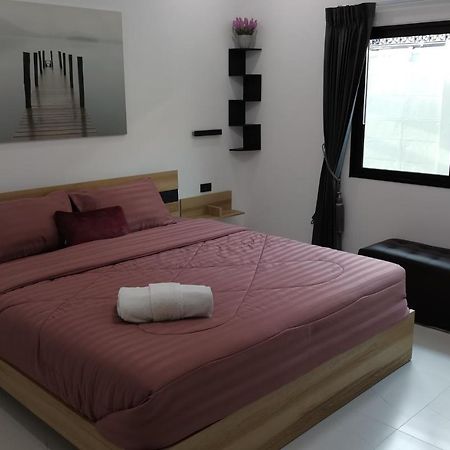 Private Pool Villa With Jacuzzi At Royal Park Village - Walk To The Beach - 6 People - Max 3 Males (Adults Only) Jomtien Beach Εξωτερικό φωτογραφία