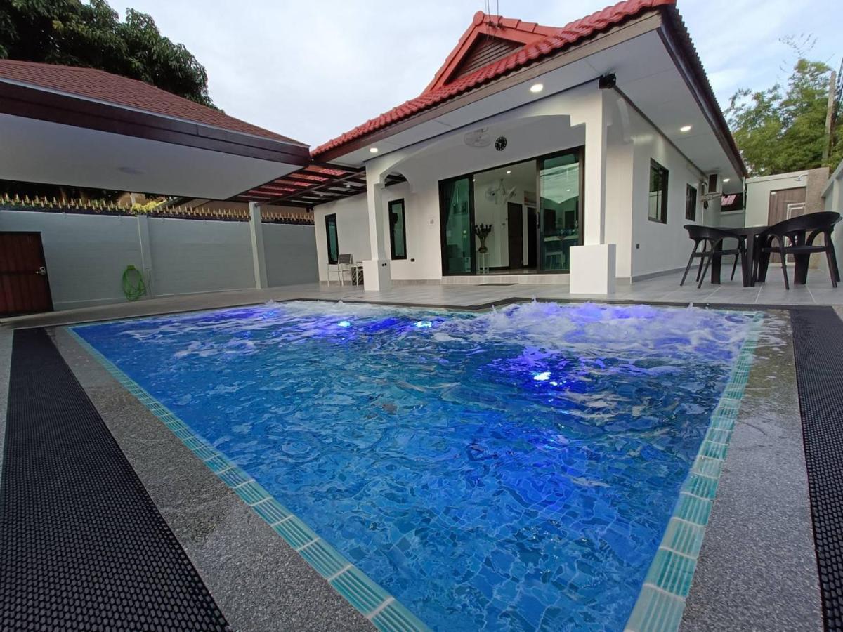 Private Pool Villa With Jacuzzi At Royal Park Village - Walk To The Beach - 6 People - Max 3 Males (Adults Only) Jomtien Beach Εξωτερικό φωτογραφία