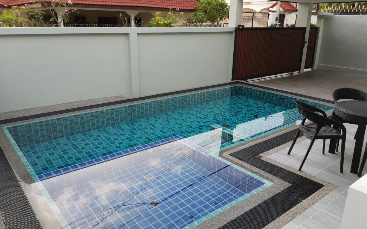 Private Pool Villa With Jacuzzi At Royal Park Village - Walk To The Beach - 6 People - Max 3 Males (Adults Only) Jomtien Beach Εξωτερικό φωτογραφία