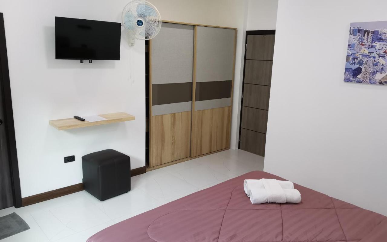 Private Pool Villa With Jacuzzi At Royal Park Village - Walk To The Beach - 6 People - Max 3 Males (Adults Only) Jomtien Beach Εξωτερικό φωτογραφία